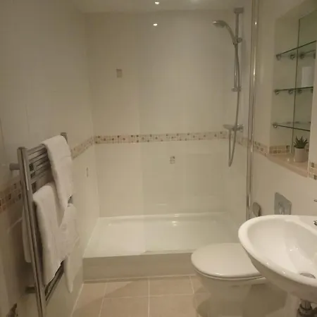 Apartment 1 Bedroom Flat In Centre-sleeps 4 *